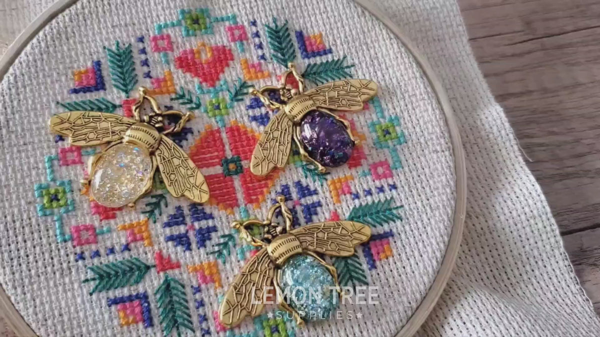 Bee Needle Minder